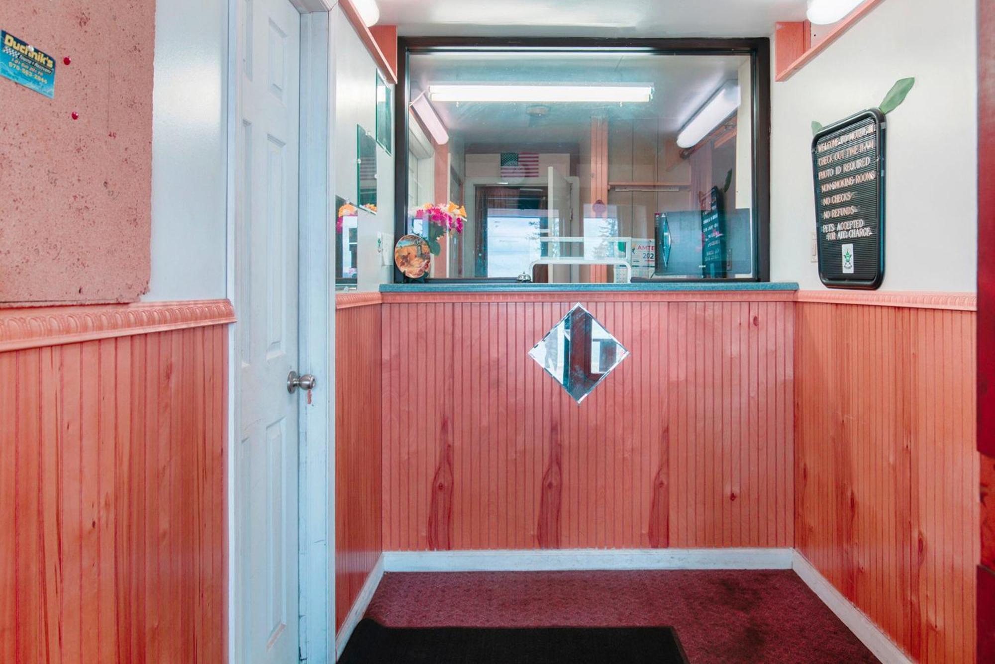 Oyo Hotel Dalton Pa I-81 Craig エクステリア 写真