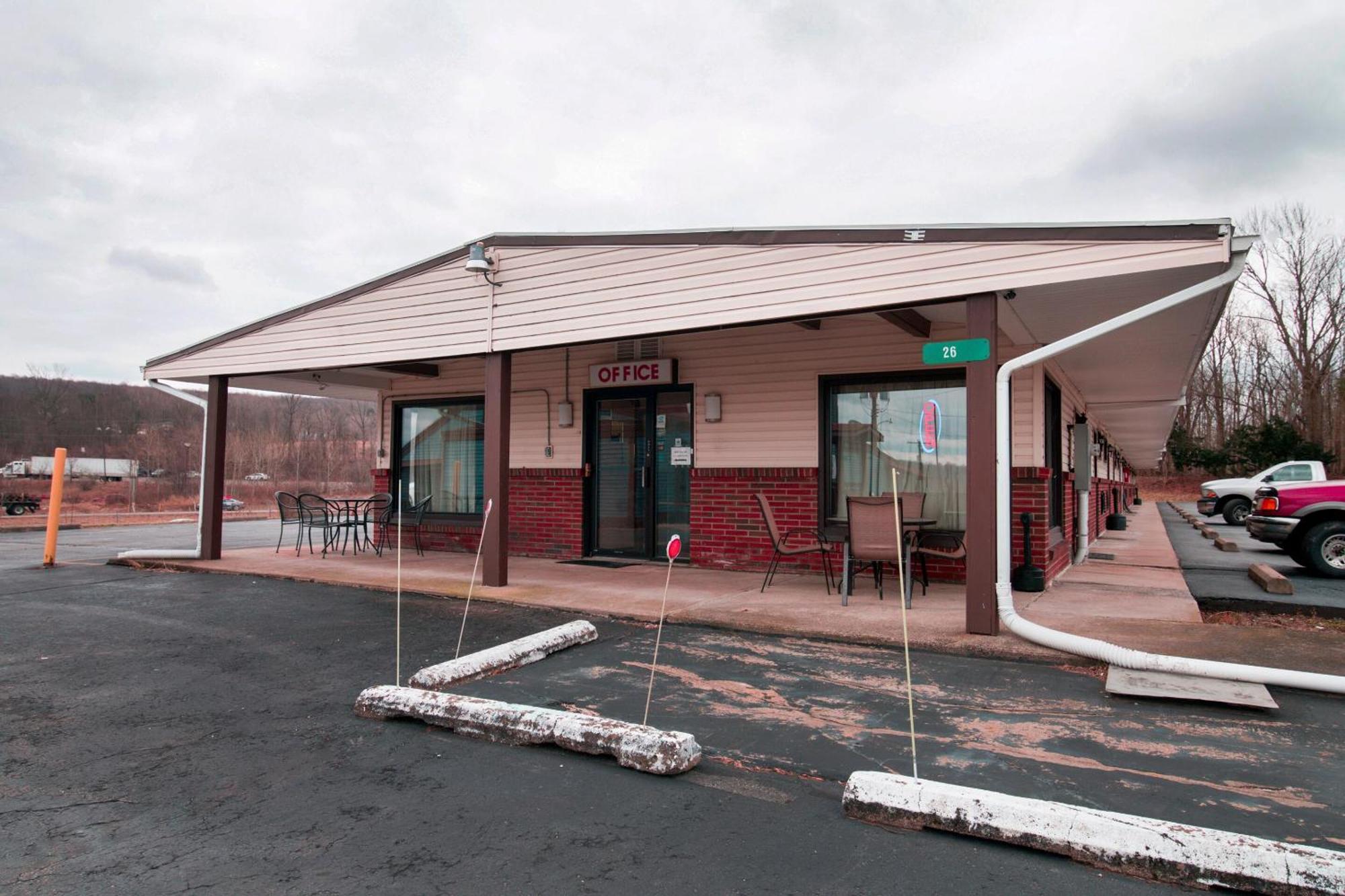 Oyo Hotel Dalton Pa I-81 Craig エクステリア 写真